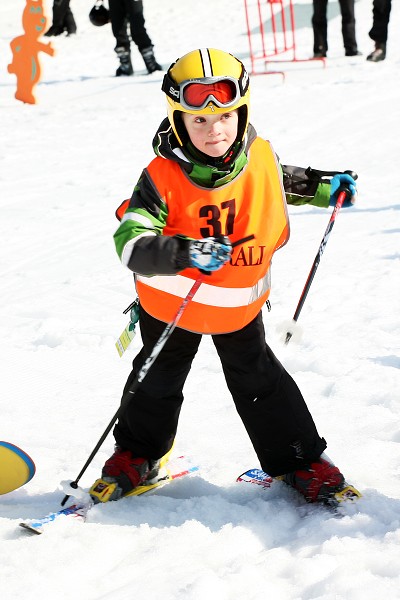 Sjezd s oto�kou kolem zaj�ce