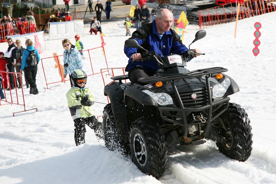 Motoskij�ring za �ta�kolou Honzy Betlacha