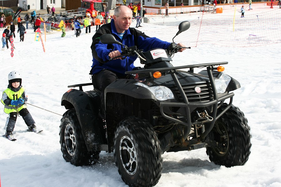 Motoskij�ring za �ta�kolou Honzy Betlacha