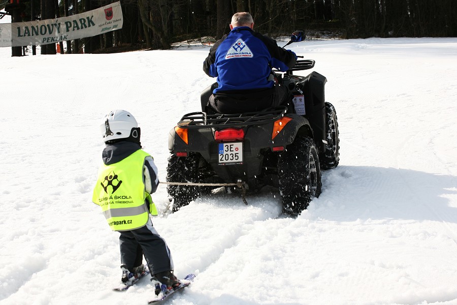 Motoskij�ring za �ta�kolou Honzy Betlacha